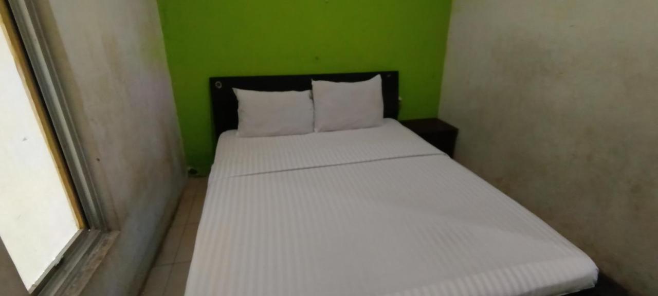 Spot On 92658 Parakita Syariah Near Rs Faisal Patalasang 2* Makassar