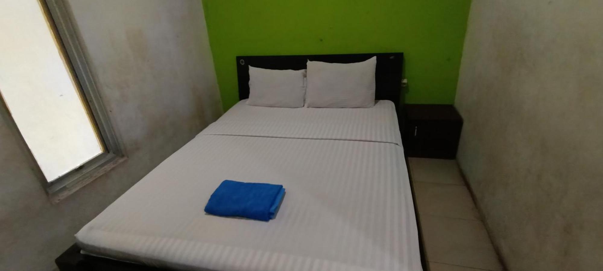 Spot On 92658 Parakita Syariah Near Rs Faisal Patalasang Makassar