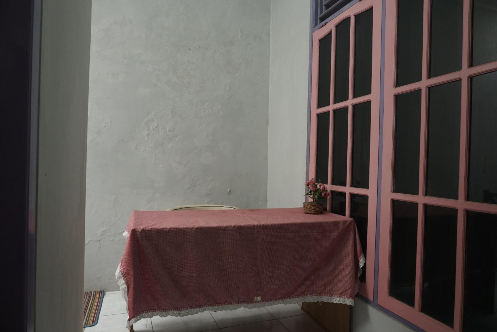 Hotel Spot On 92658 Parakita Syariah Near Rs Faisal Patalasang